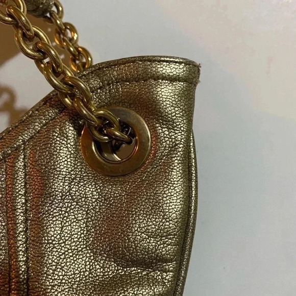 Stuart weitzman gold quilted metallic leather shoulder handbag - Picture 4 of 14